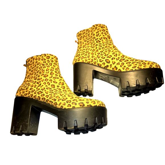 Mackin J Cheetah Print 10 Platform Chelsea Women's Boots 4 Inch Heel Shoes - Picture 4 of 7